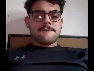 MOSTRANDO O RABÃO E LEITANDO / cum and aggravation